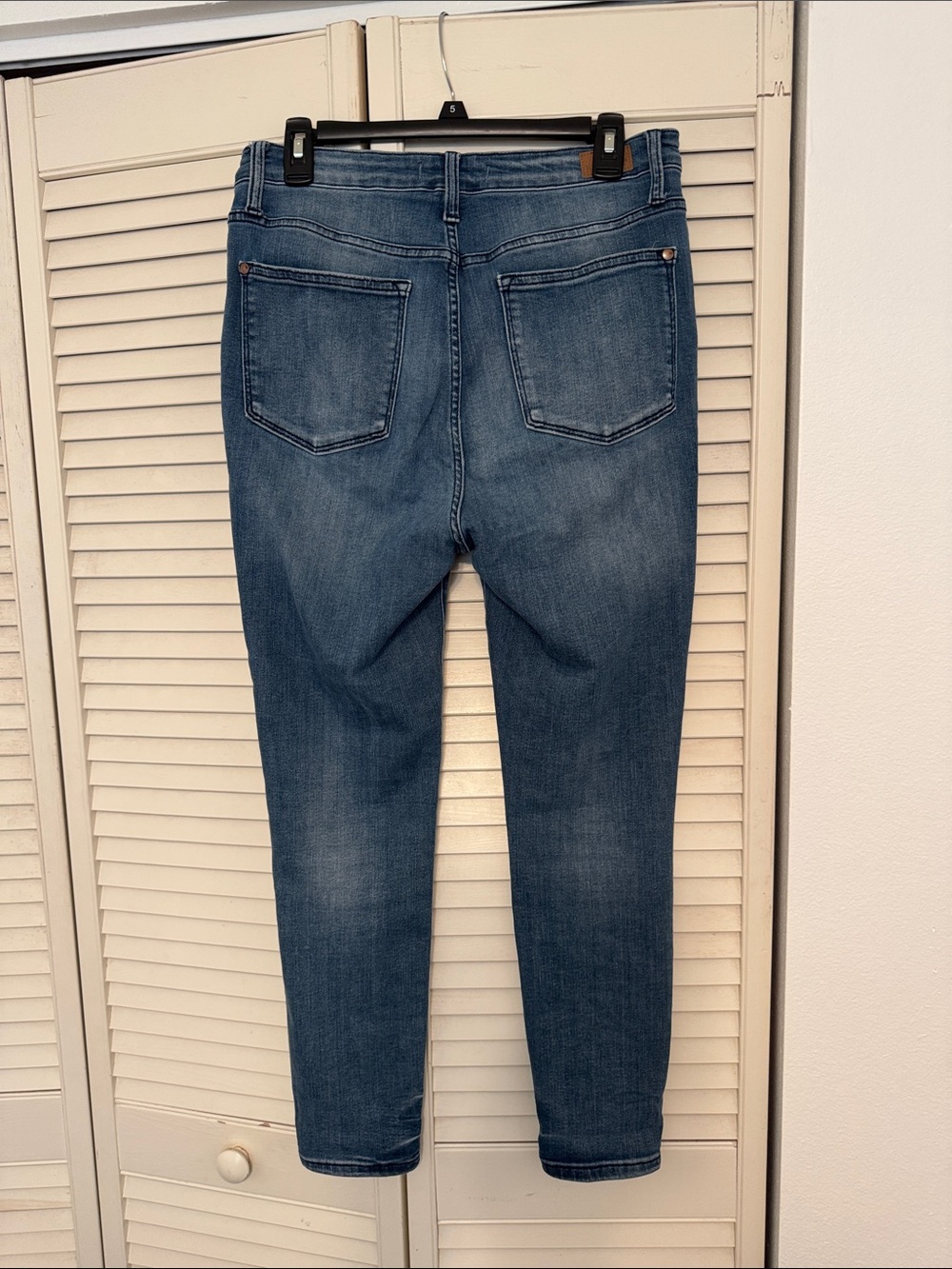 Judy Blue Faded Indigo Stretch Jeans - Picture 2 of 3